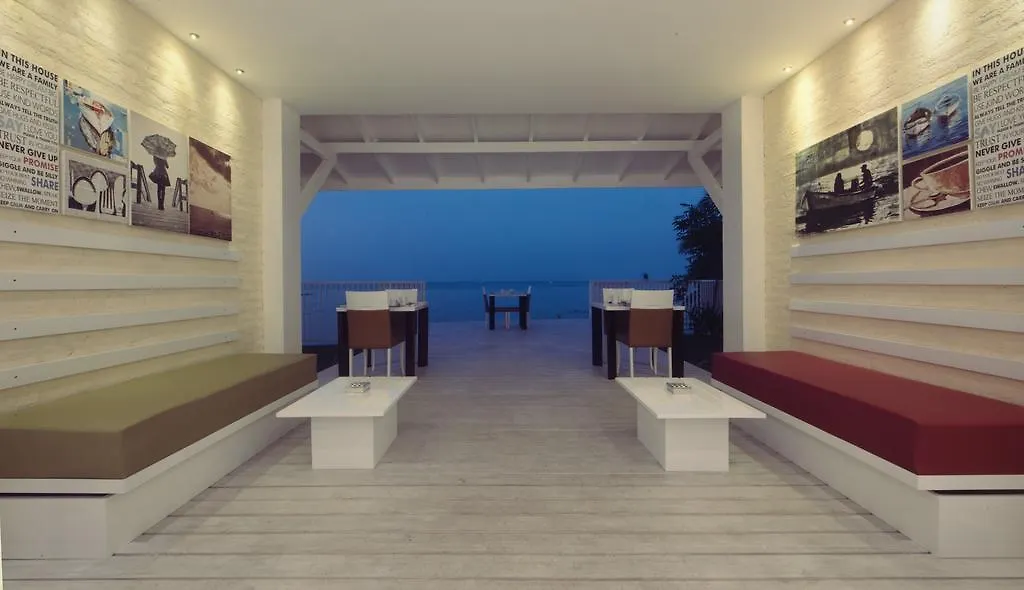 Hush Lagoon 30 Negombo 3*,